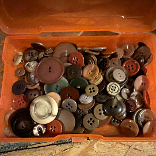 Round sewing button lot - lot, 51-100