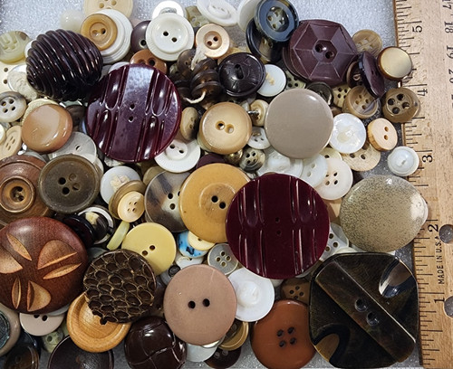 250 buttons mostly vintage - 250,