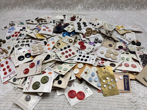 Huge lot vtg buttons on - 3#,