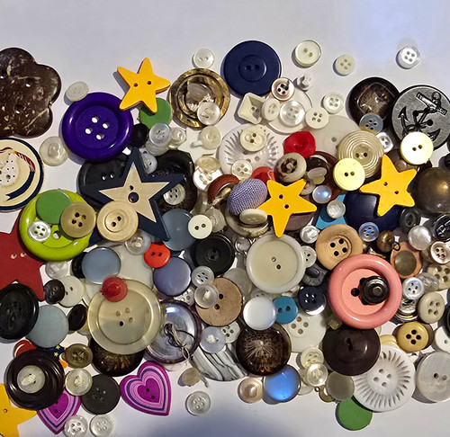 Miscellaneous button lot - button,