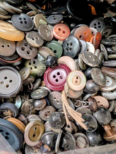 Dark button assortment - dark,