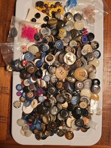 Ounces vintage buttons - 13+,