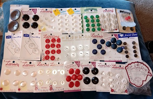 Lot carded buttons - of, 25