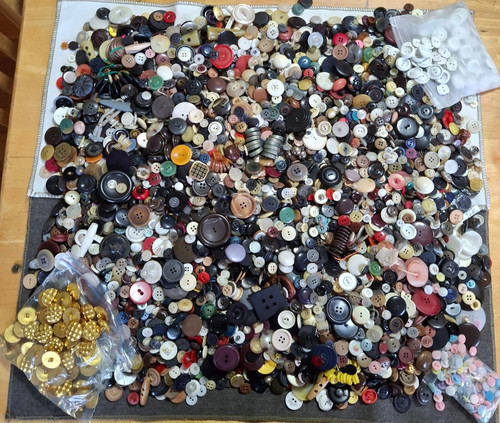 Vintage mixed buttons - 13,