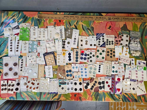 101 cards vintage buttons - 101,