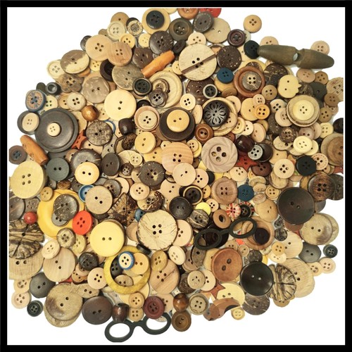 Wooden buttons assorted sizes - buttons,