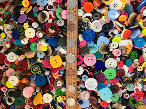 200 new buttons - new, mixed