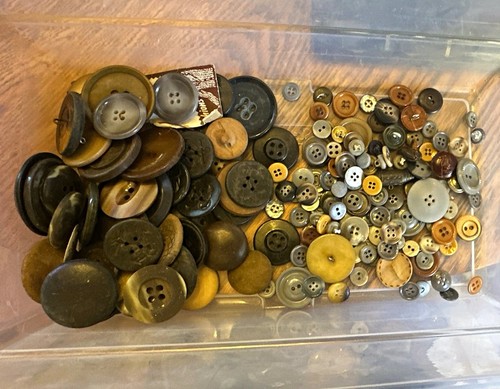Mixed lot round sewing buttons - lot,