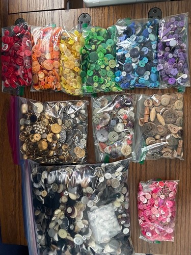 Huge mixed button - 7+, lot