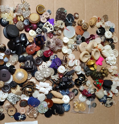 Pound assorted buttons - 13,