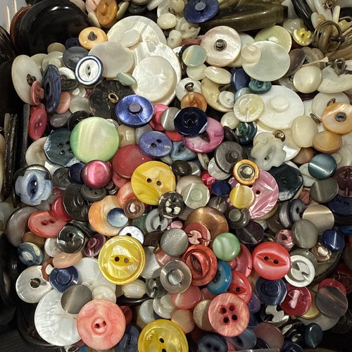 200 vintage buttons - vintage,