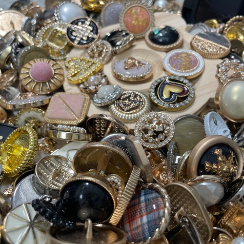50pcs vintage look buttons - 50pcs,