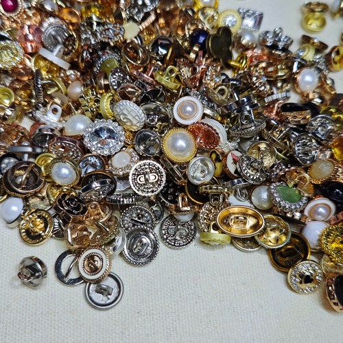 Vintage nowestate sale - sale, buttons