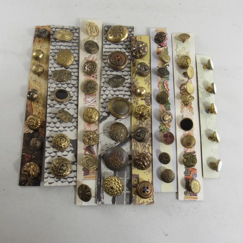 Collector buttons cards - on,