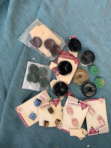 Sew buttons assorted lot of - buttons,