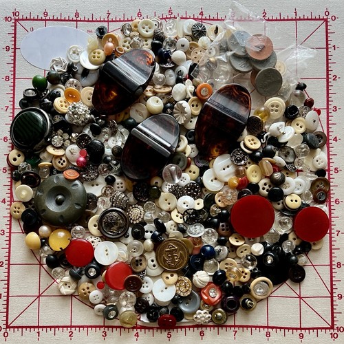 Large lot buttons - -, mostly