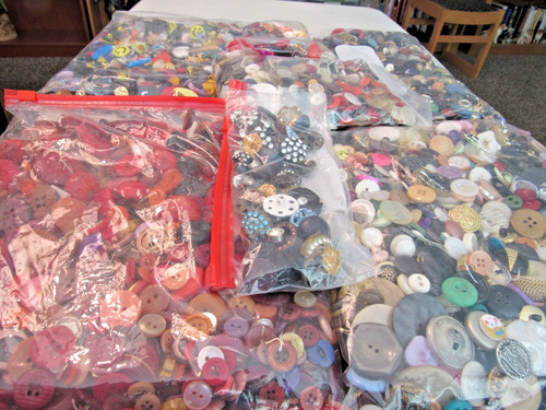 Lot sewing buttons - of,
