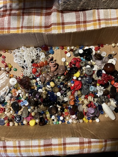 Lot vtg assorted buttons - of,