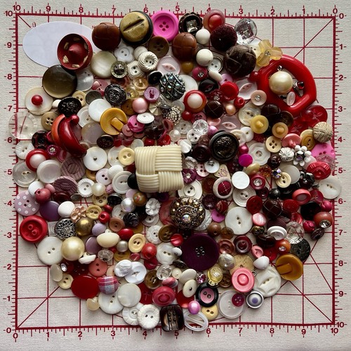 250 buttons mostly vintage - buttons,