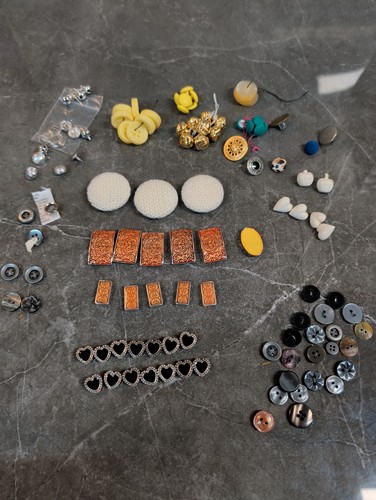 Vintage estate button lot - button,